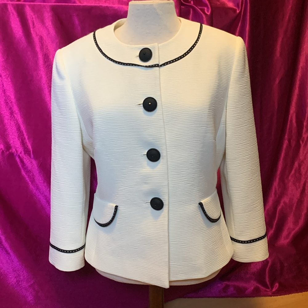 Tahari white button up blazer. Size 8. Big black buttons. Like new condition